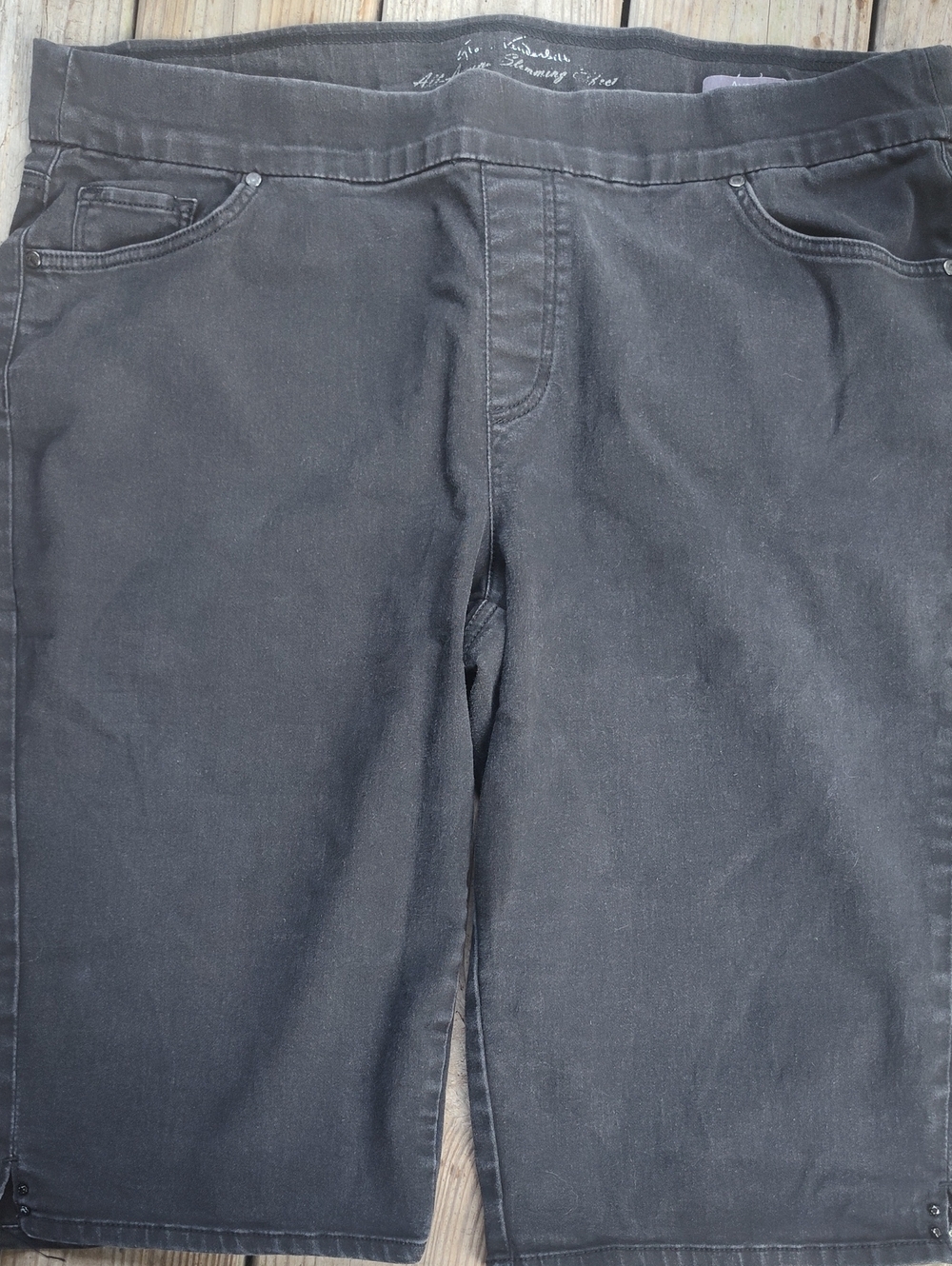 Gloria Vanderbilt Black Avery Summer  Shorts A Little Faded But Good Shape